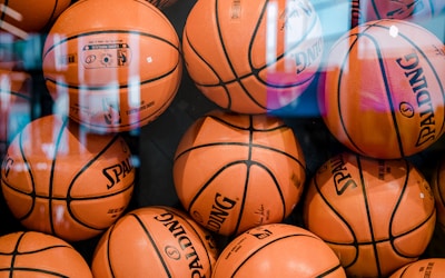 意昂体育英超联赛高清直播画面截图，球员激烈拼抢